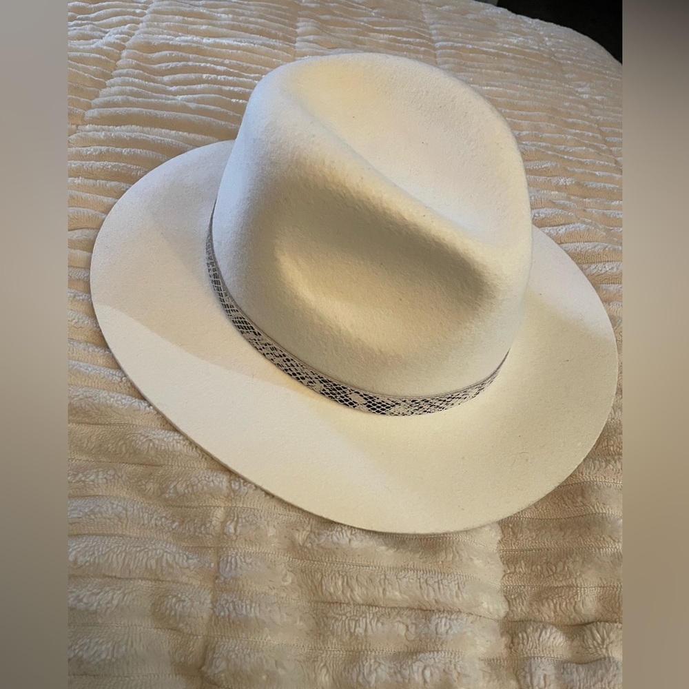 White felt hat!